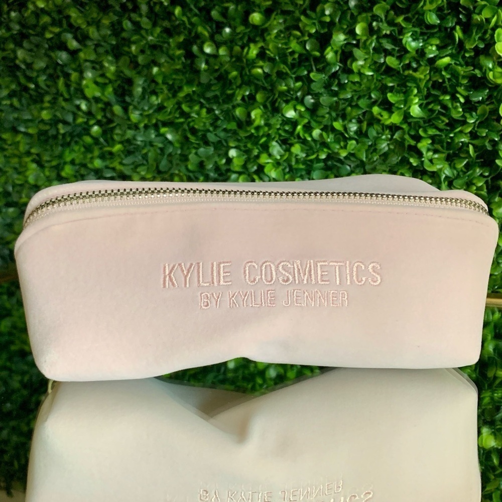 KYLIE Cosmetics Velvet Pouch Makeup Cosmetic Bag | NEW | Ballet Pink - Picture 2 of 6